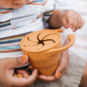 
                  
                    Load image into Gallery viewer, Marigold Snack Cup with Lid Clasp
                  
                